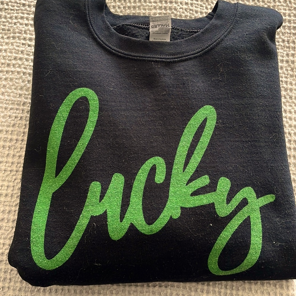 ST. PATTY’S SWEATSHIRT comfy Gilden brand sweatshirt 🍀 size Med